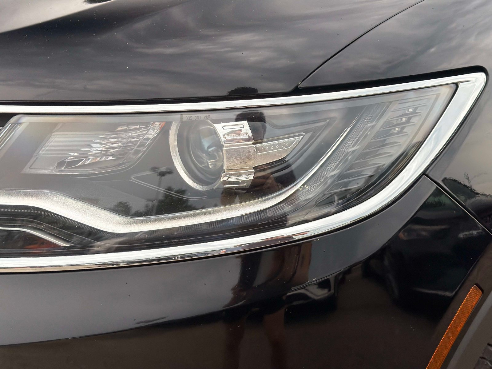 Used 2018 Lincoln MKX Reserve FWD image 9
