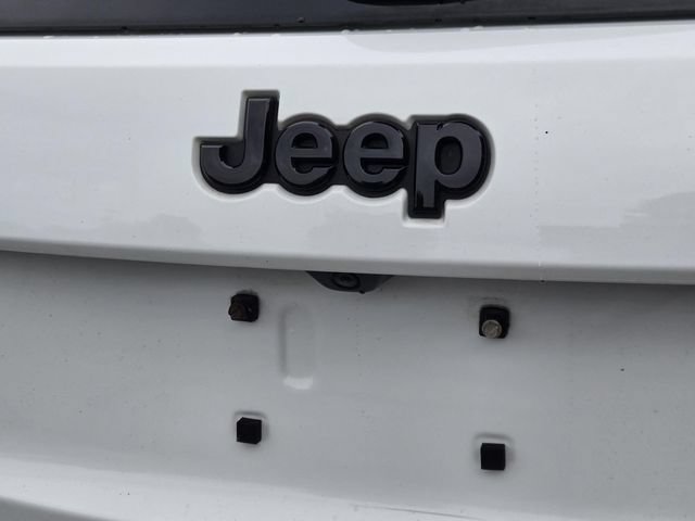 Used 2018 Jeep Grand Cherokee Altitude AWD/4WD image 8