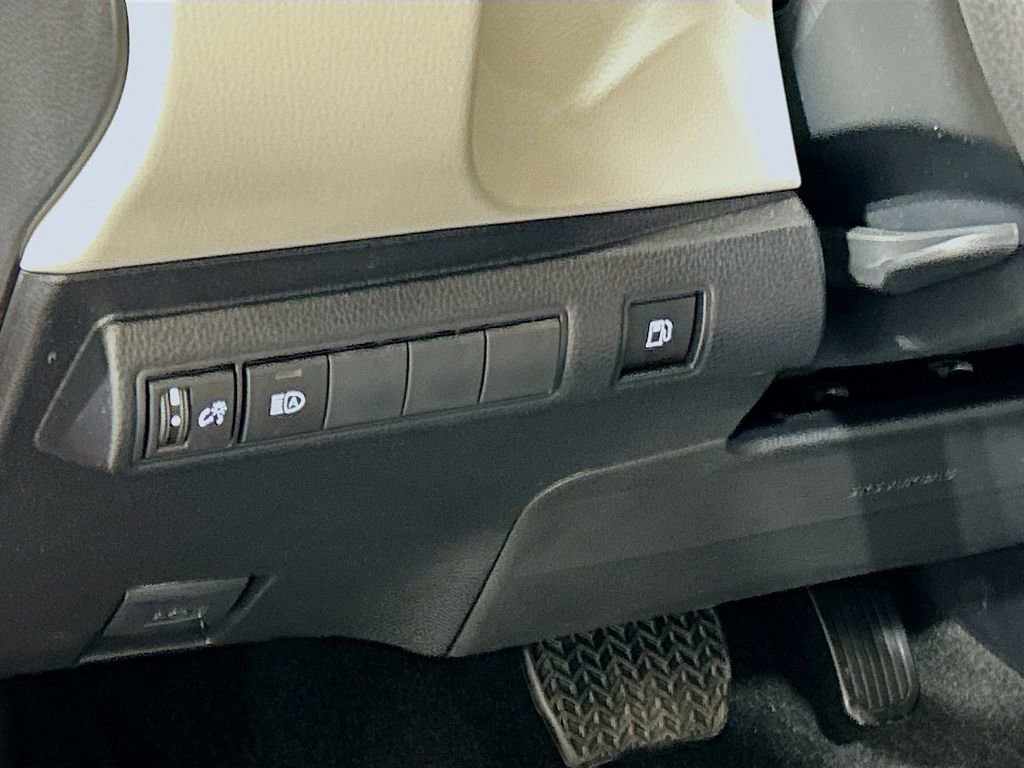 Used 2026 Toyota Corolla LE FWD image 8