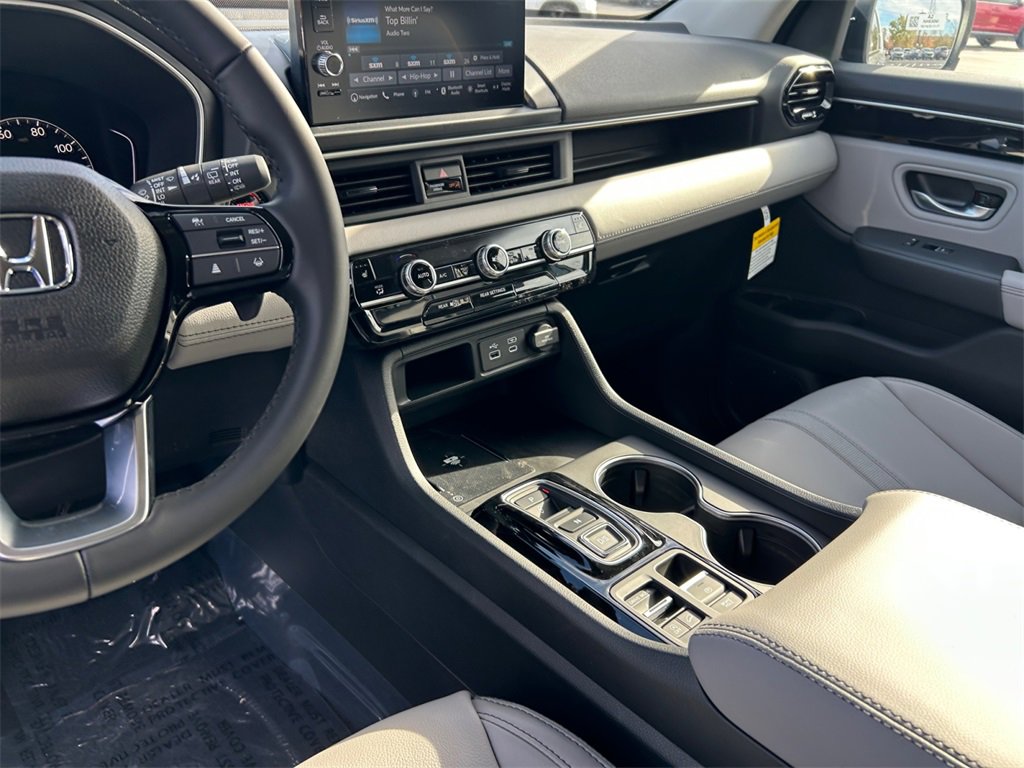 New 2025 Honda Pilot Touring image 11