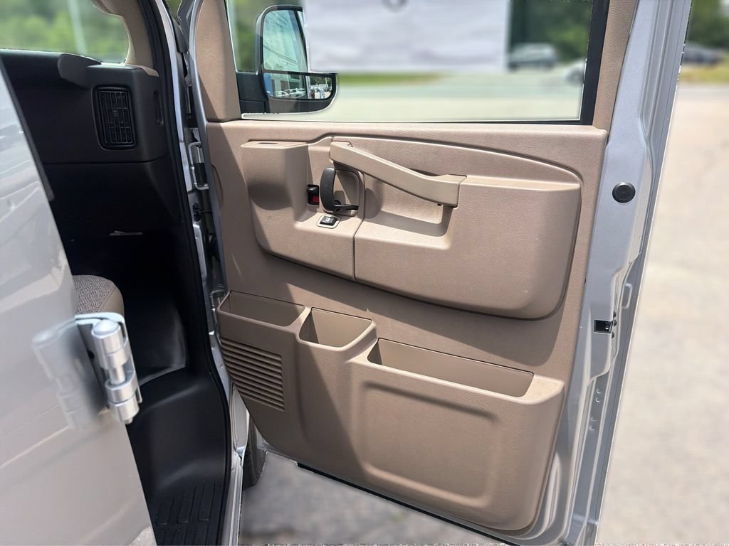New 2026 Chevrolet Express 3500 w/ Driver Convenience Package RWD image 21