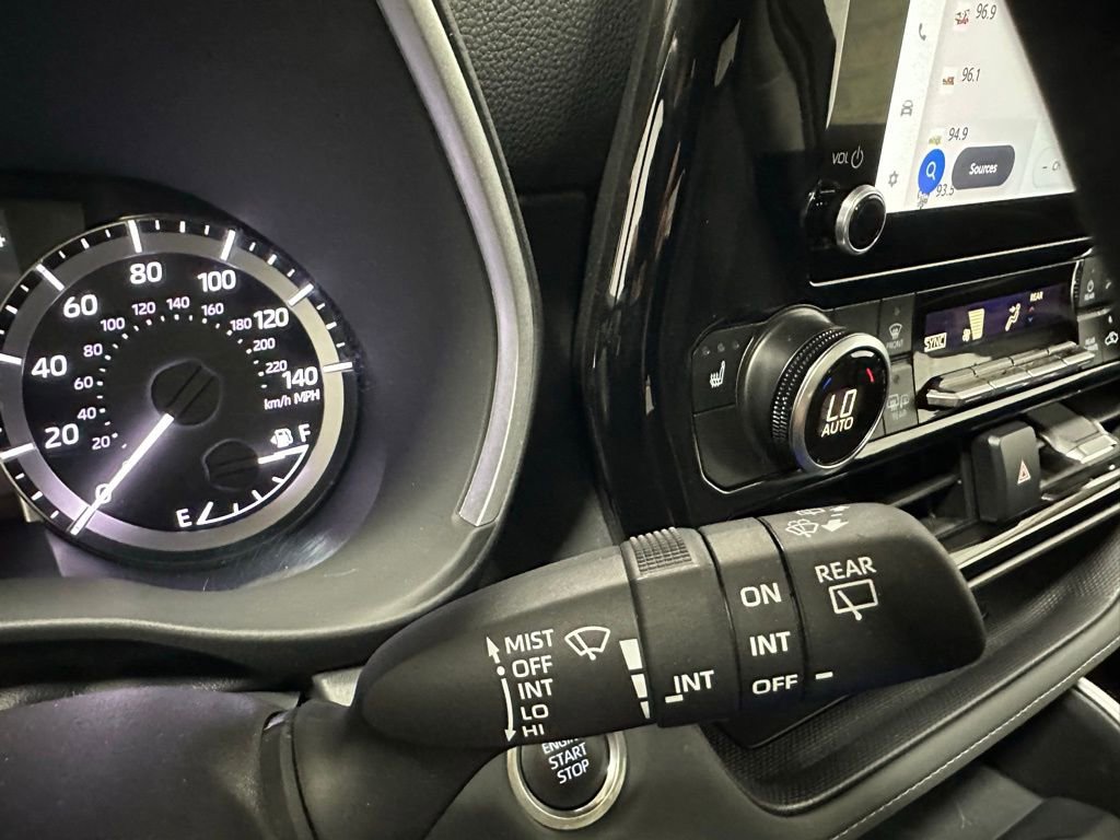 Used 2025 Toyota Highlander XLE AWD/4WD image 22