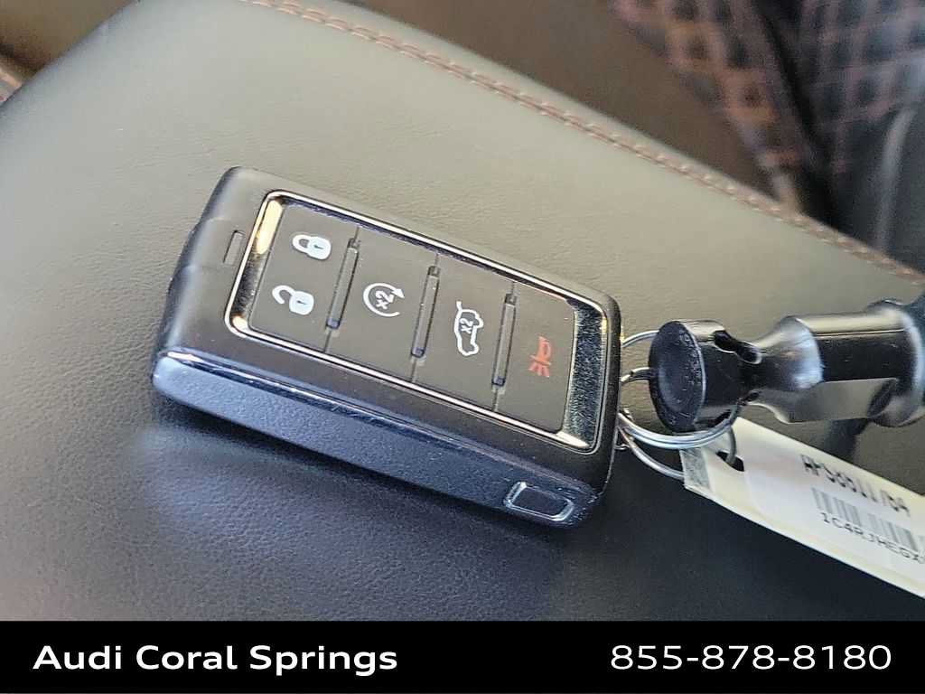 Used 2025 Jeep Grand Cherokee Summit AWD/4WD image 20