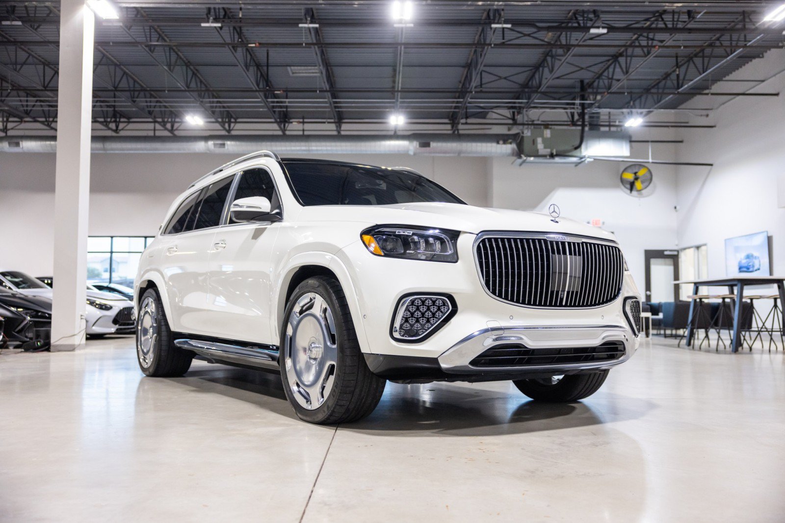 Used 2024 Mercedes-Benz Maybach GLS 600 4MATIC image 3