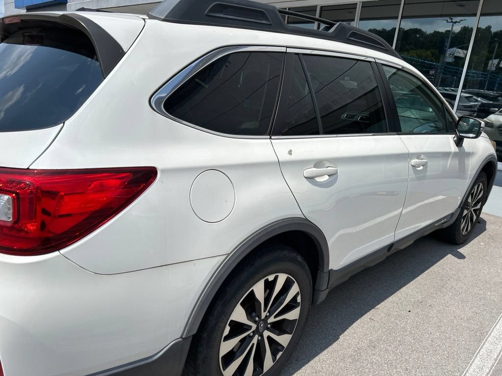 Used 2015 Subaru Outback 2.5i Limited AWD/4WD image 3