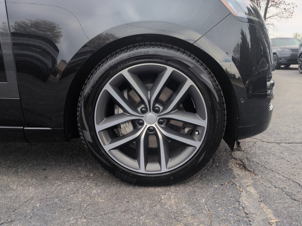 Certified 2025 Land Rover Range Rover SE image 23