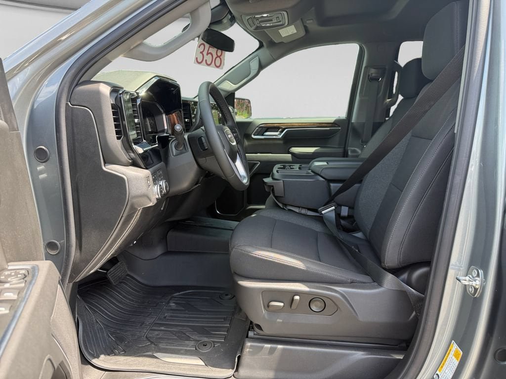 New 2026 GMC Sierra 1500 SLE w/ X31 Off-Road Package AWD/4WD image 9