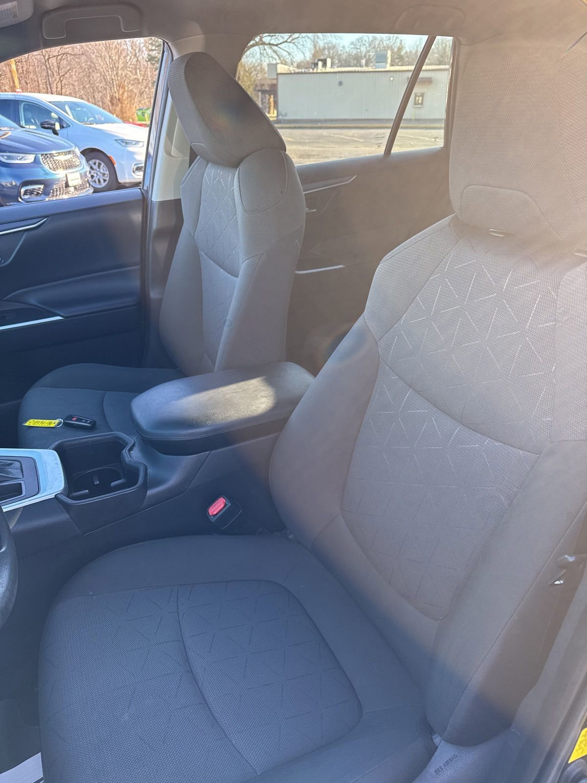 Used 2022 Toyota RAV4 XLE image 19