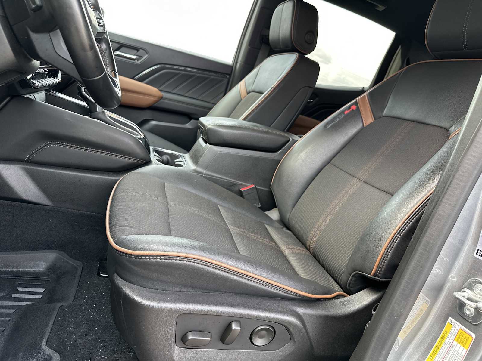 Used 2024 GMC Canyon AT4 image 12