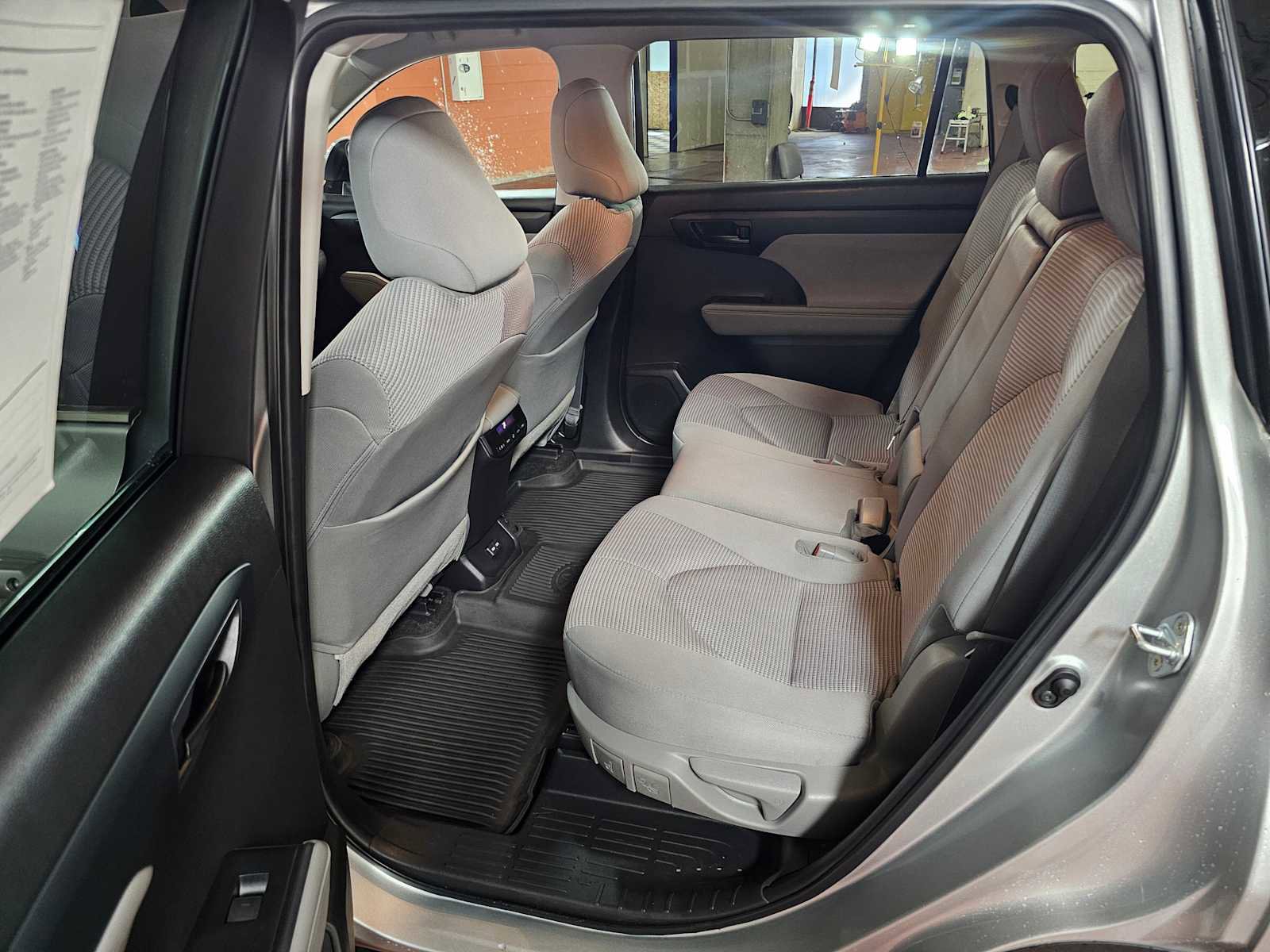Used 2023 Toyota Highlander LE image 19