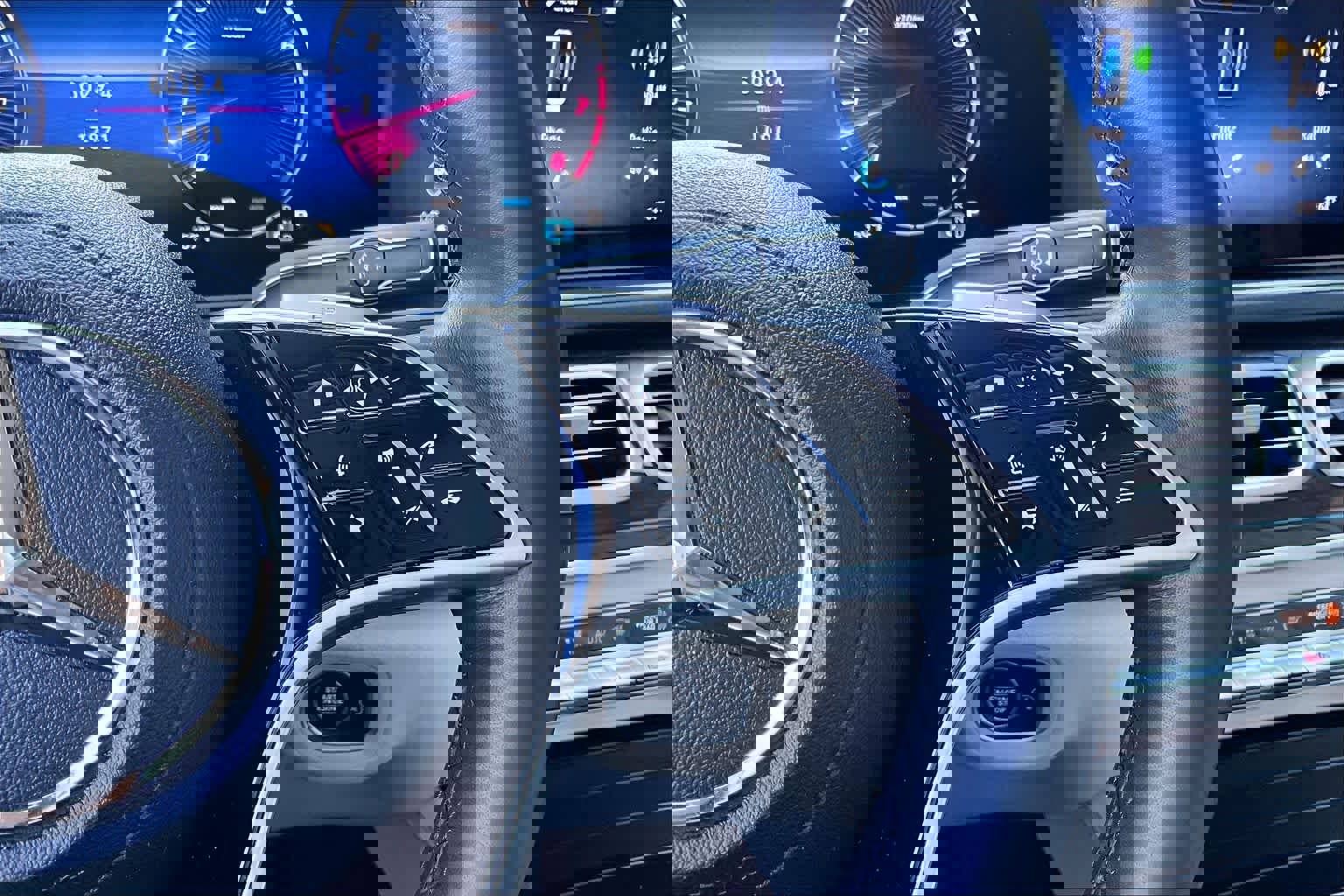 Used 2024 Mercedes-Benz GLE 350 4MATIC image 24