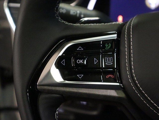 New 2023 Jeep Grand Cherokee Overland w/ Adv Protech Group III image 7