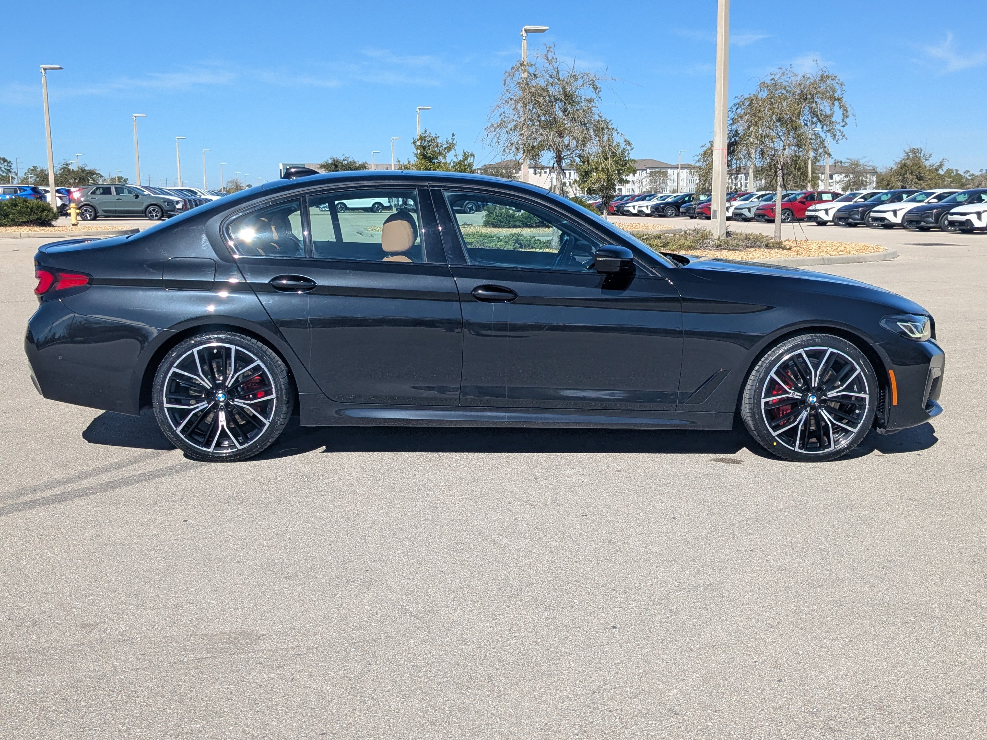 Used 2023 BMW 530i w/ M Sport Package image 4