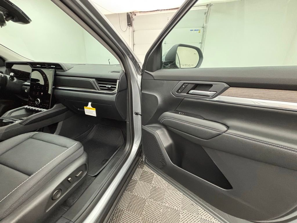 New 2026 GMC Terrain Denali w/ LPO, Floor Liner Package image 37