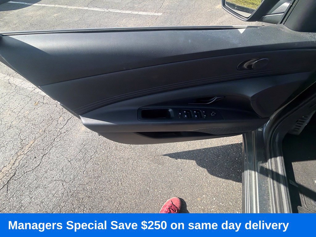 Certified 2025 Hyundai Elantra SEL w/ Cargo Package FWD image 12