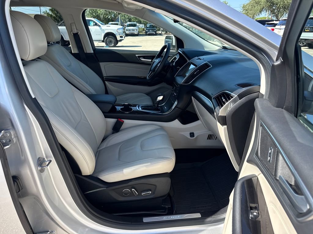Used 2016 Ford Edge Titanium w/ Technology Package FWD image 26