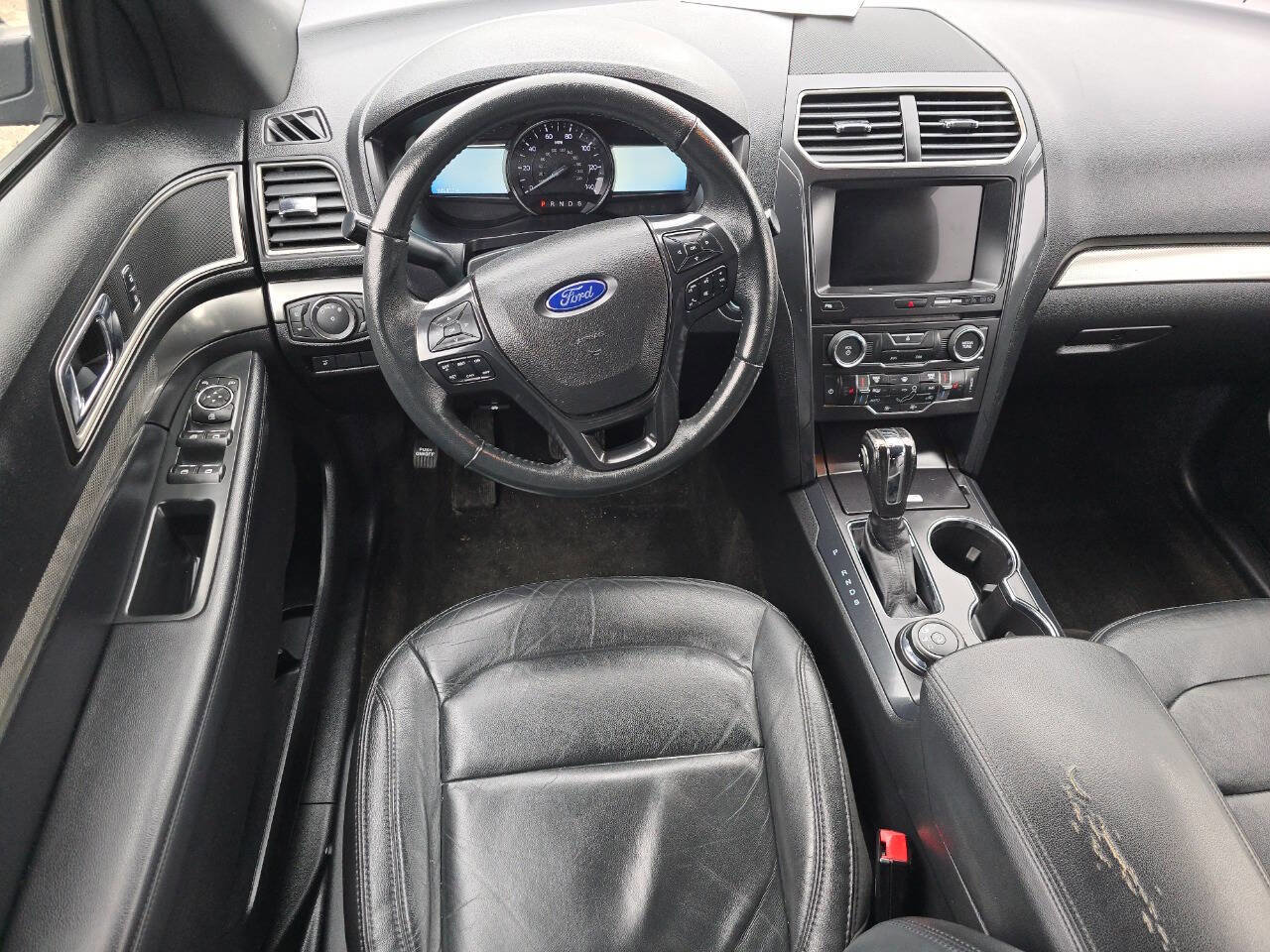Used 2018 Ford Explorer XLT w/ Equipment Group 202A image 11