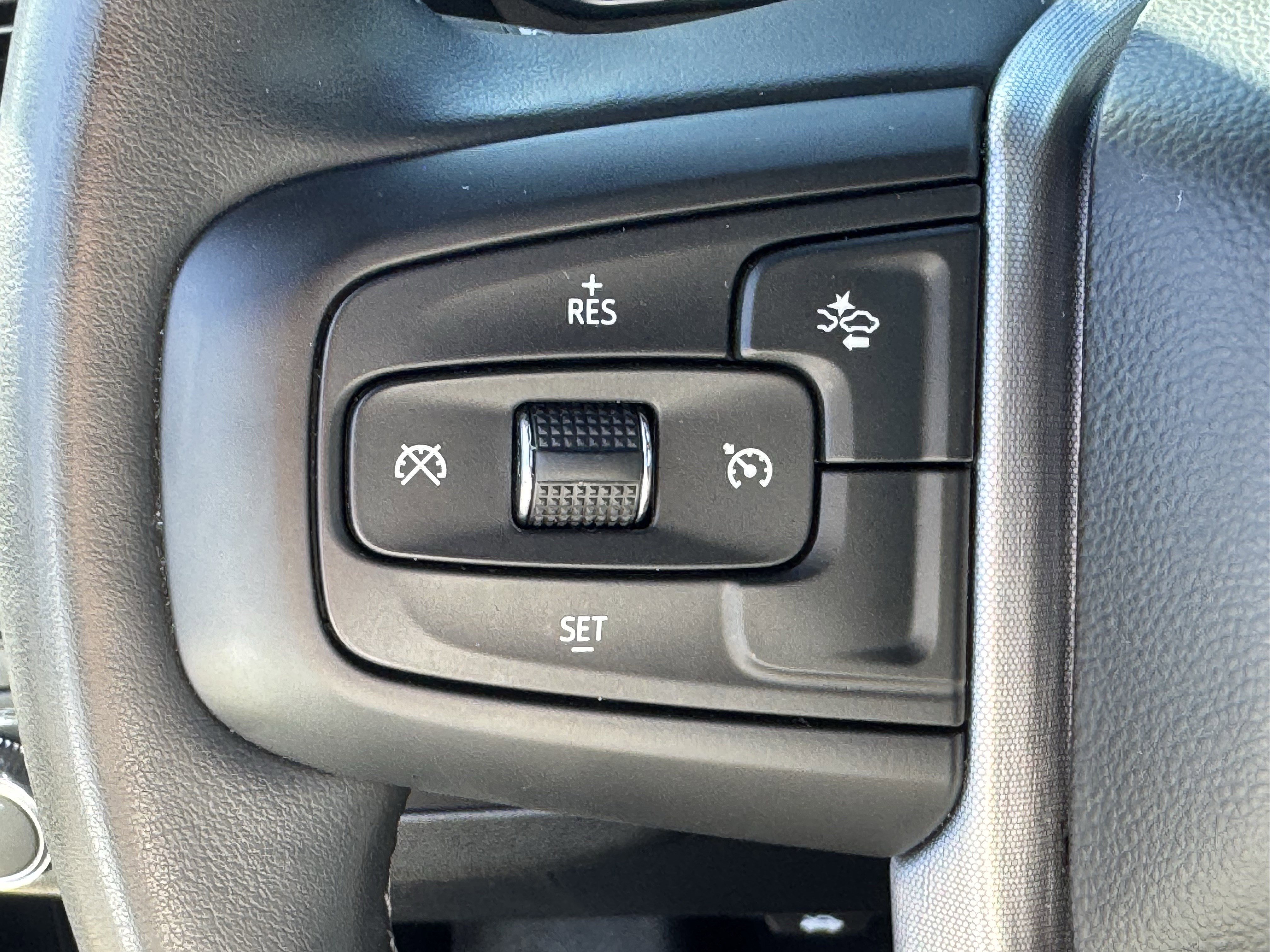 Used 2024 GMC Yukon XL SLE w/ Gmc Pro Safety Plus Package image 24