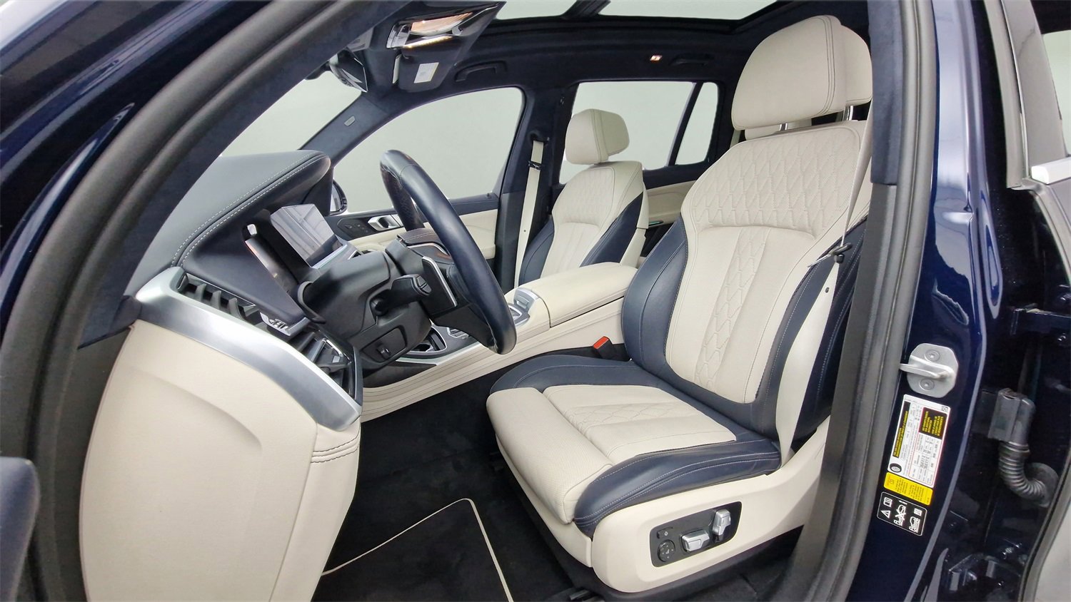 Used 2022 BMW X7 xDrive40i w/ Executive Package image 12