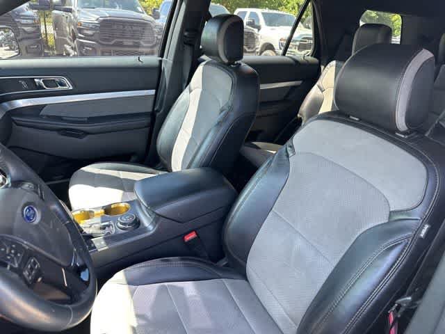 Used 2017 Ford Explorer XLT w/ Equipment Group 202A AWD/4WD image 5