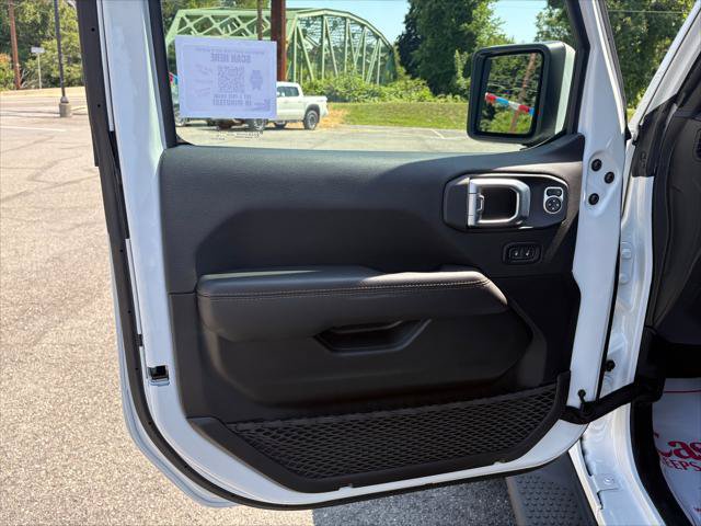 Certified 2022 Jeep Wrangler Unlimited Sahara AWD/4WD image 15