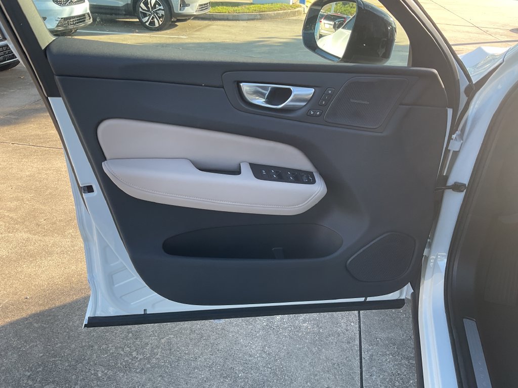 New 2026 Volvo XC60 B5 Plus w/ Protection Package Premier AWD/4WD image 12