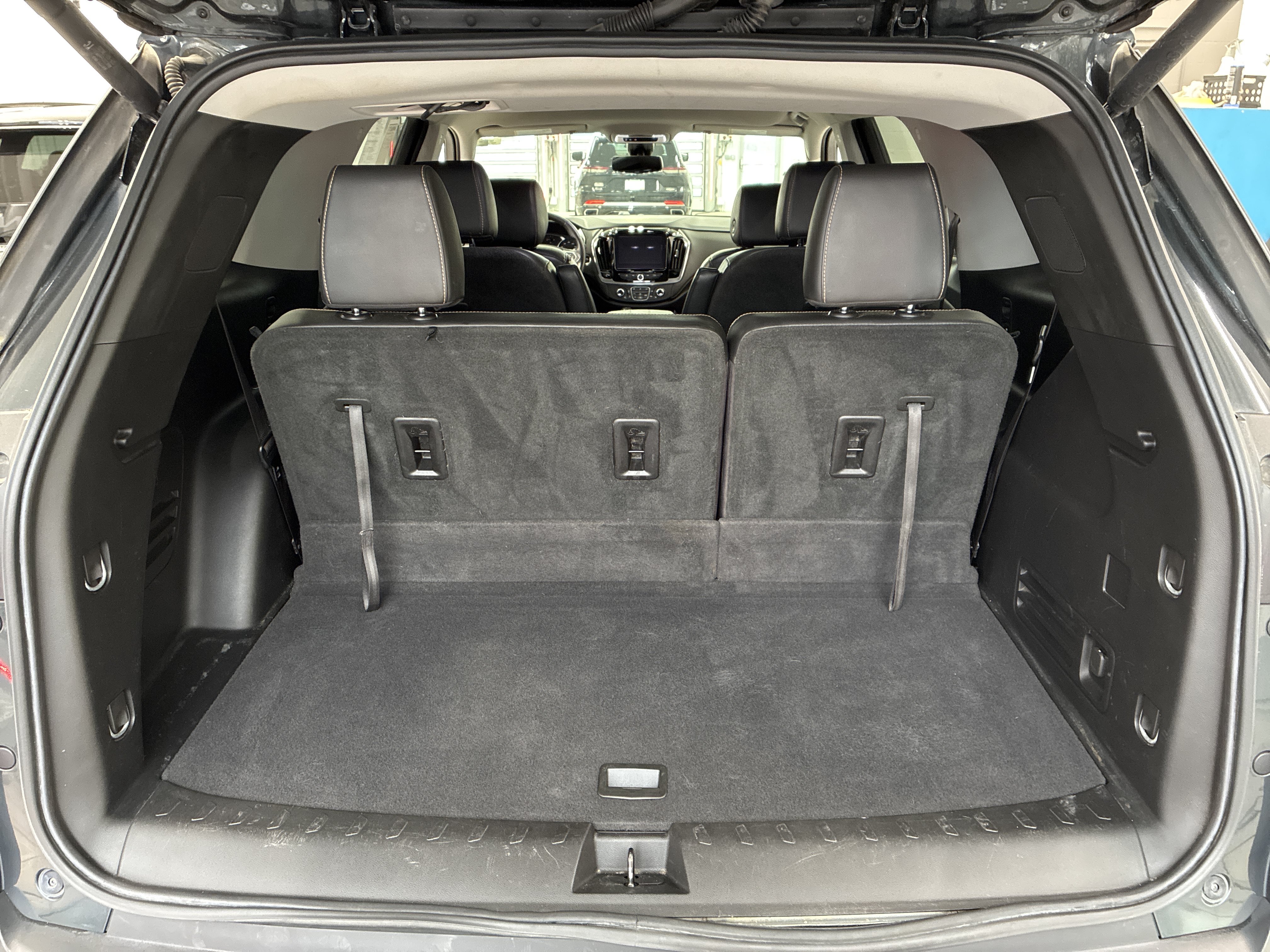 Used 2020 Chevrolet Traverse LT w/ LT Premium Package AWD/4WD image 8