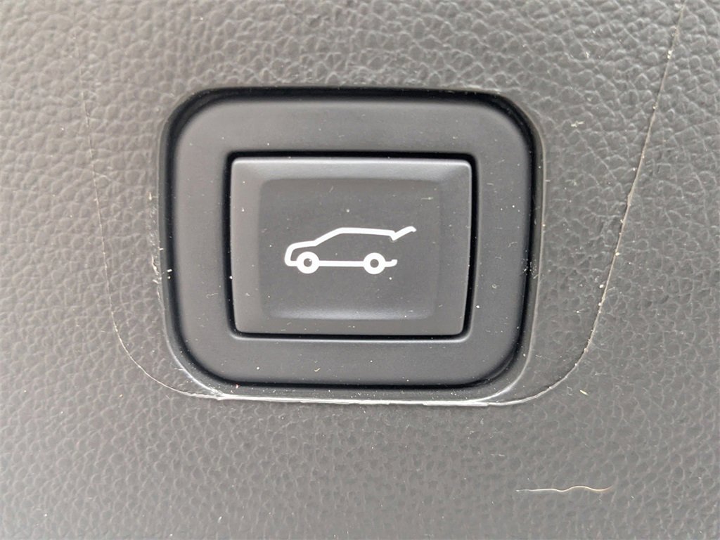 Used 2023 Chevrolet Traverse RS image 13