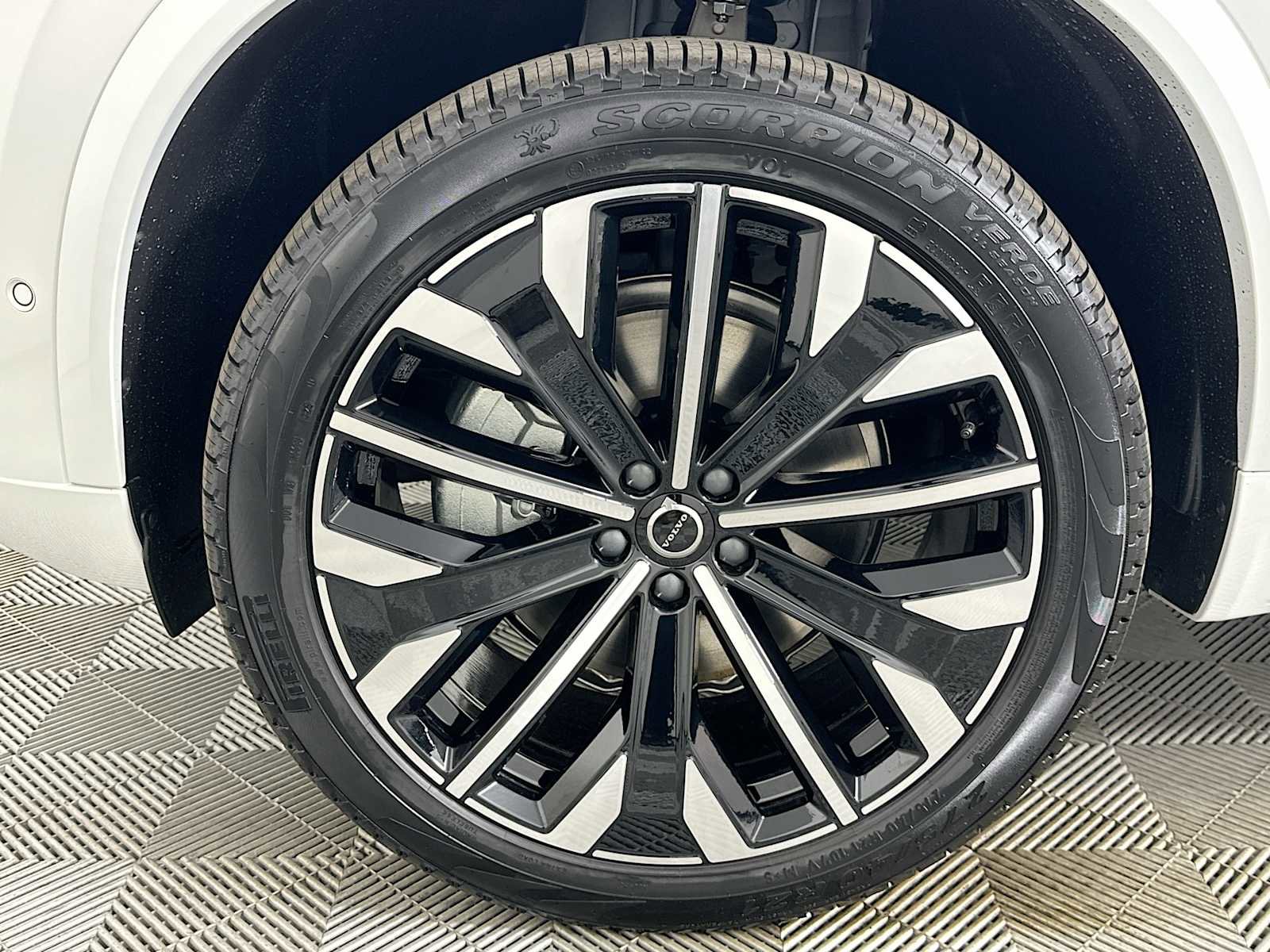 New 2026 Volvo XC90 B5 Plus image 31