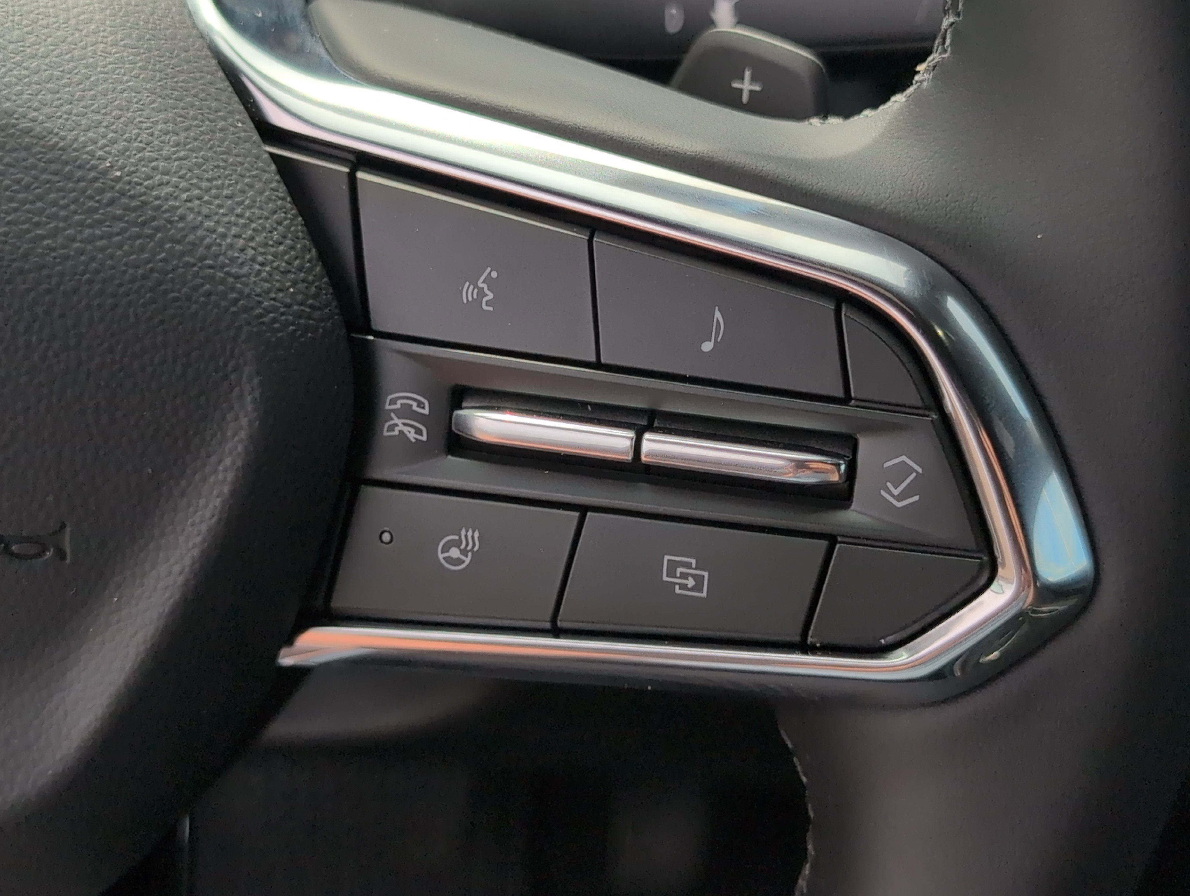 New 2026 Chevrolet Equinox LT w/ Midnight Edition FWD image 25