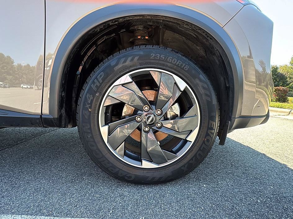 Certified 2025 Nissan Rogue SV FWD image 12