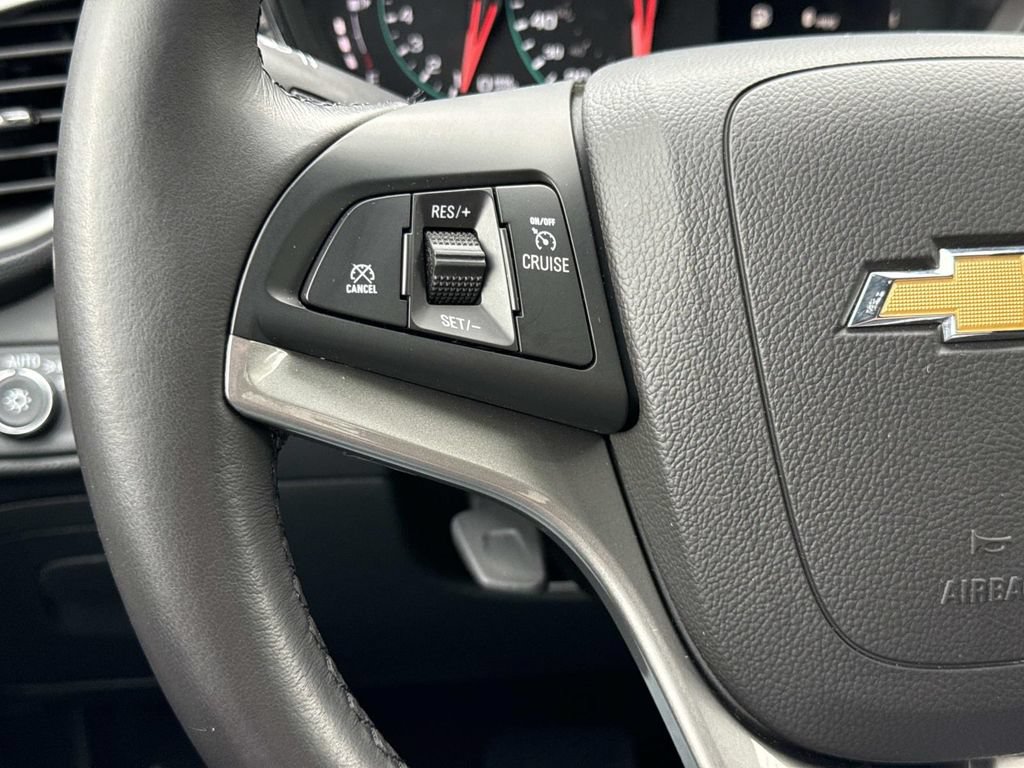 Used 2022 Chevrolet Trax LT w/ LT Convenience Package AWD/4WD image 10