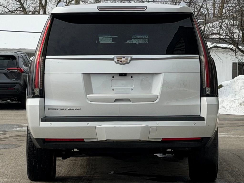 Used 2018 Cadillac Escalade ESV Premium Luxury image 9