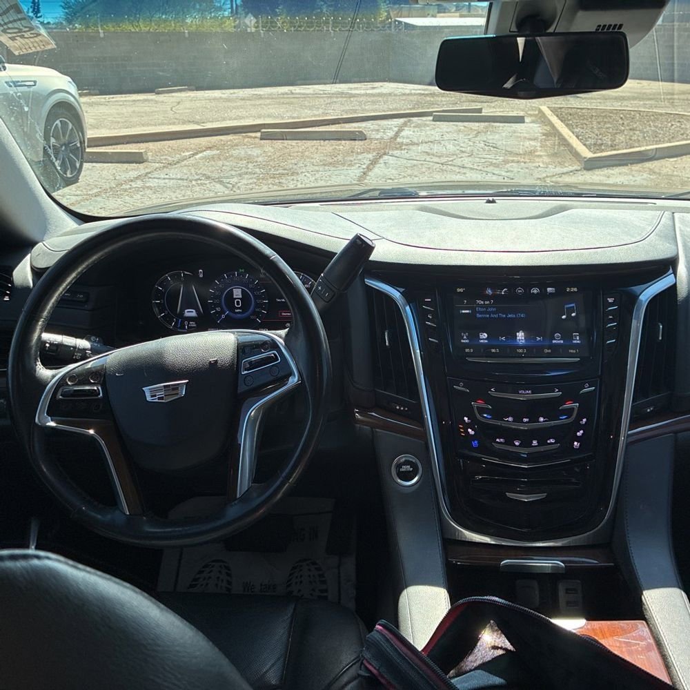 Used 2019 Cadillac Escalade ESV Premium Luxury image 9
