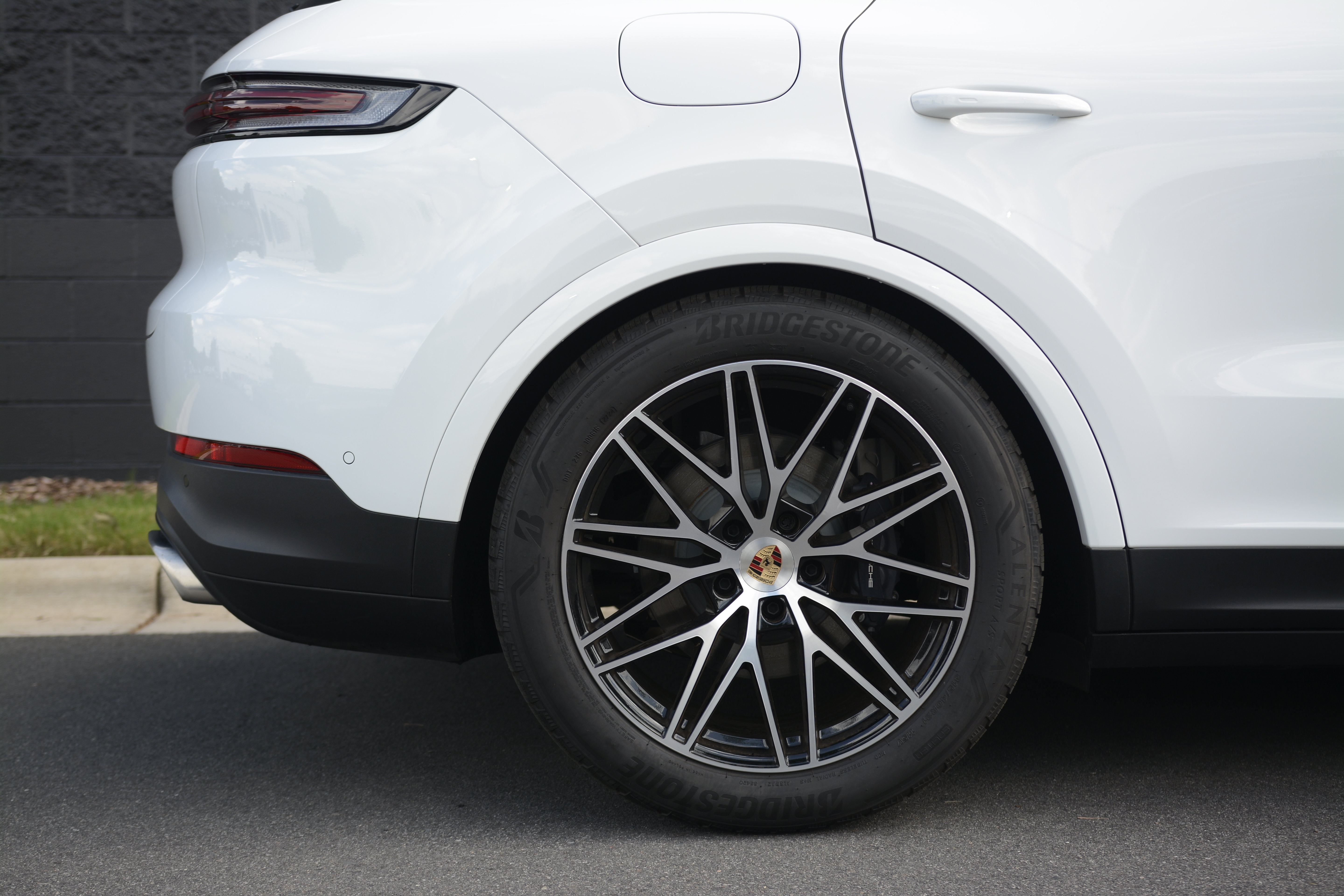 Certified 2025 Porsche Cayenne AWD/4WD image 43