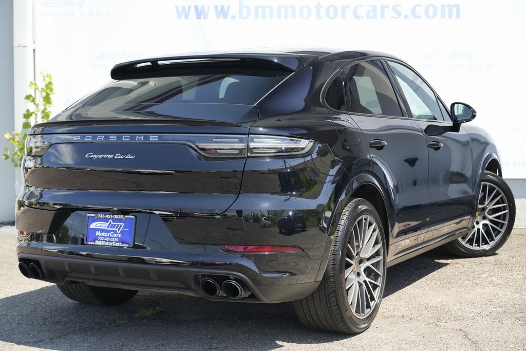 Used 2022 Porsche Cayenne Turbo image 3