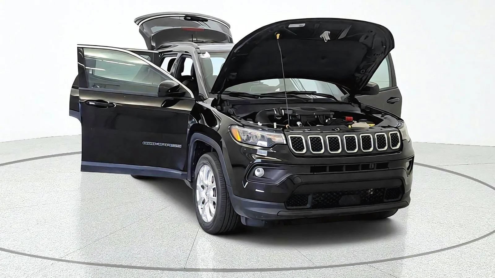 Used 2023 Jeep Compass Latitude AWD/4WD image 12