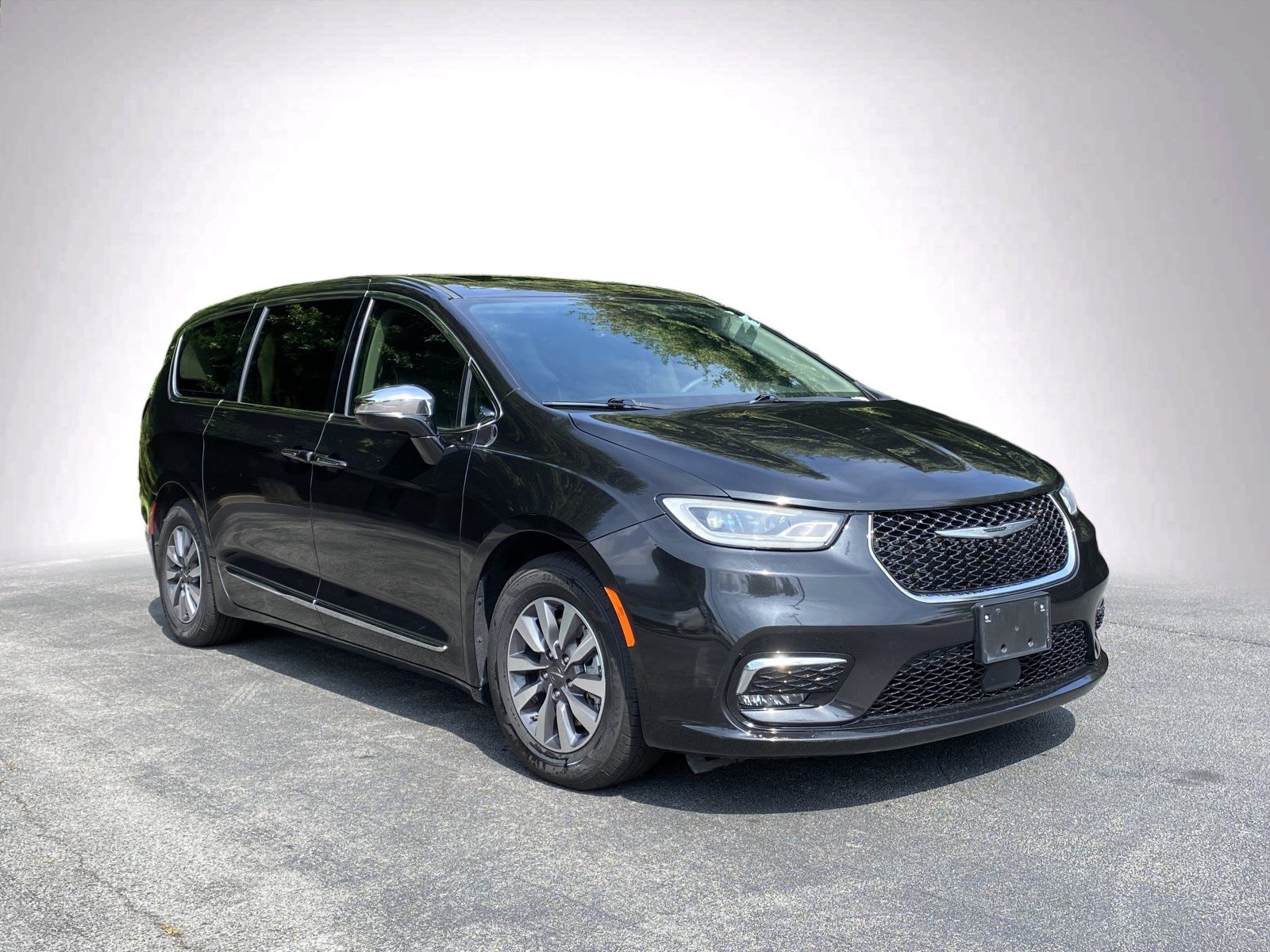 Used 2023 Chrysler Pacifica Limited FWD video 2