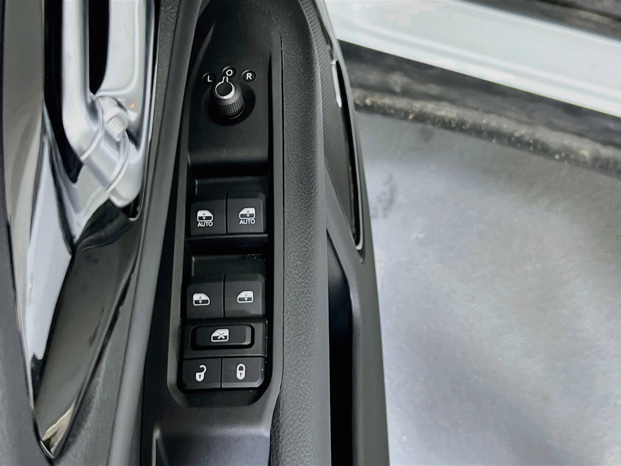 Used 2022 Jeep Compass Latitude w/ Sun and Sound Group AWD/4WD image 17