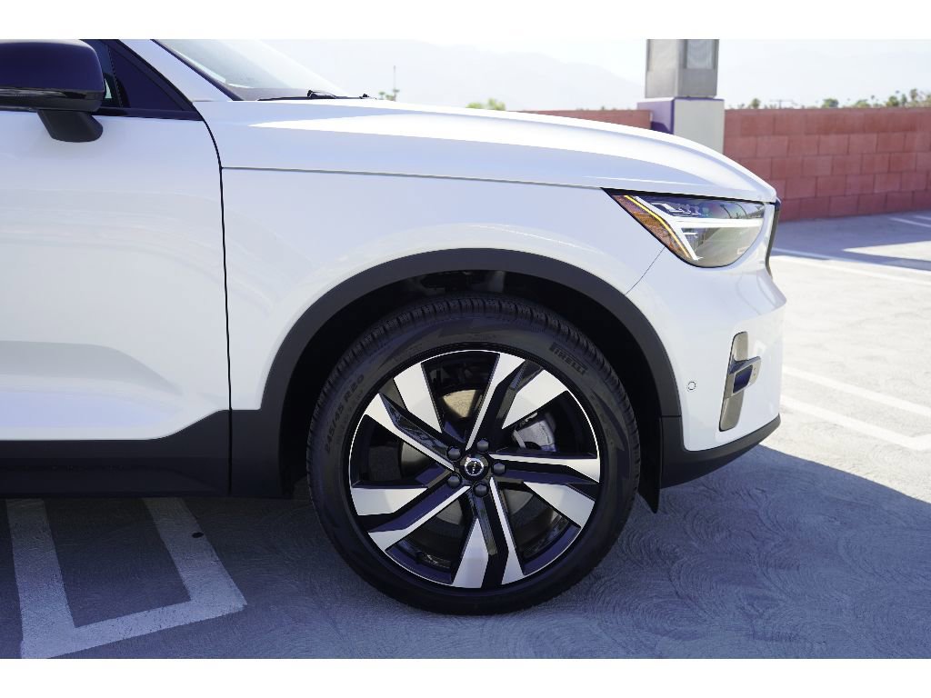 New 2026 Volvo XC40 B5 Ultra w/ Climate Package image 3