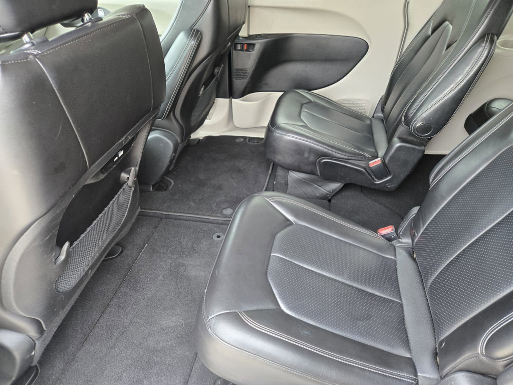 Used 2023 Chrysler Pacifica Touring-L FWD image 29