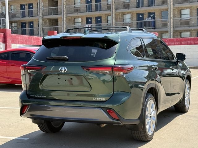 Used 2024 Toyota Highlander Limited FWD image 4