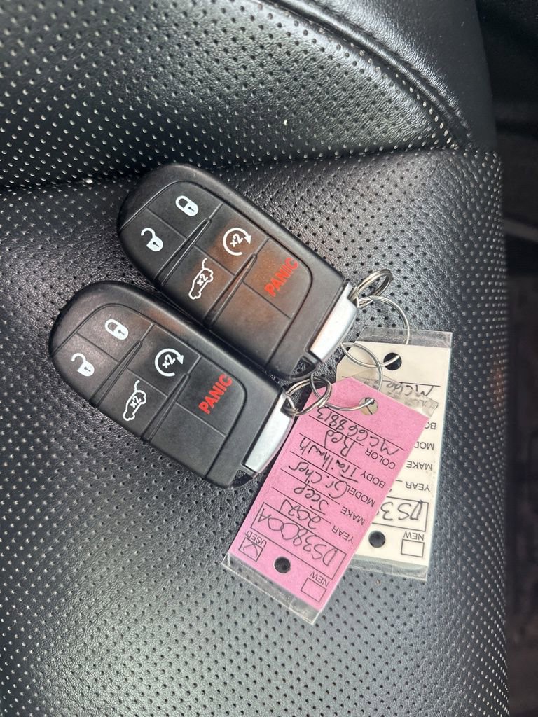 Used 2021 Jeep Grand Cherokee Trailhawk w/ Trailhawk Luxury Group image 32