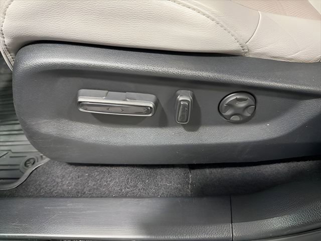 Used 2018 Honda CR-V Touring image 12