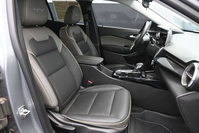 Used 2025 Chevrolet Trax ACTIV w/ Sunroof Package FWD image 32