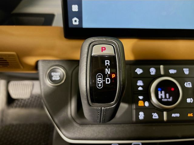 Used 2024 Land Rover Defender 110 SE AWD/4WD image 19