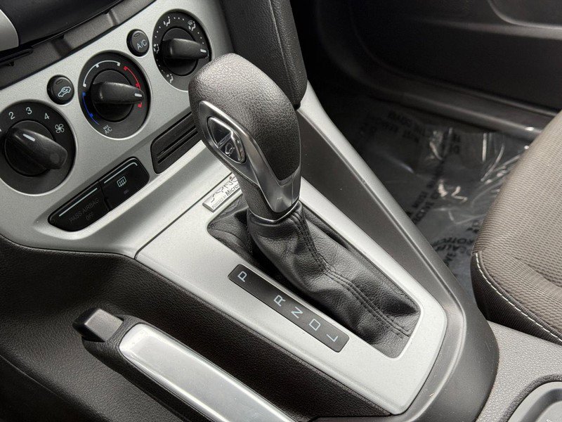 Used 2013 Ford Focus SE w/ SE Winter Pkg FWD image 21