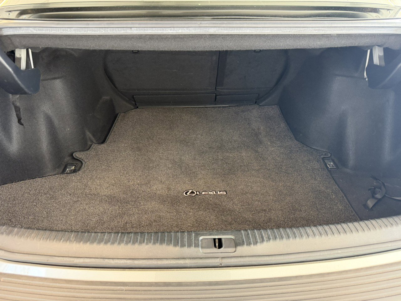 Used 2016 Lexus IS 200t RWD image 37