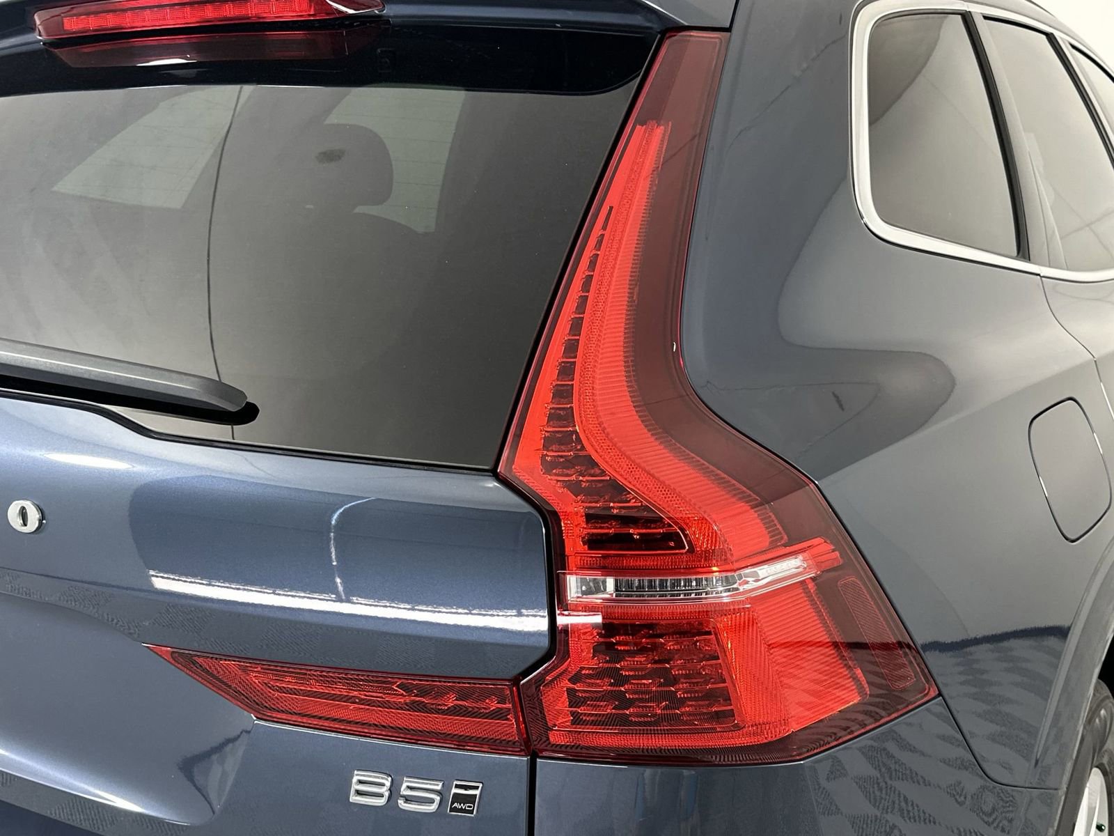 Used 2022 Volvo XC60 B5 Momentum AWD/4WD image 26