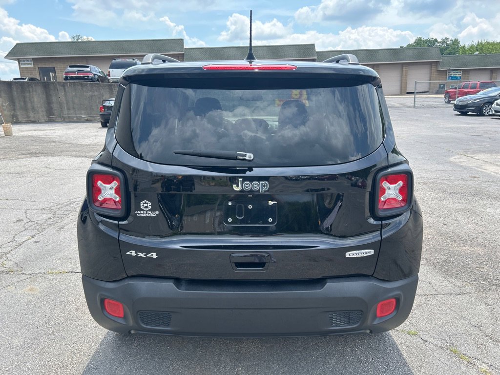 Used 2018 Jeep Renegade Latitude w/ UConnect 8.4 Nav Group AWD/4WD image 7